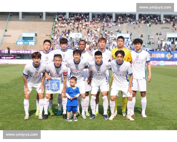 友谊赛激烈对决两大球队交锋 展现团队协作与个人实力的完美融合